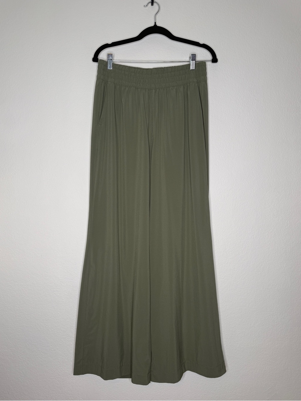 Vuori Villa Wide-Leg Pants Green Smocked Waist Recycled Poly Size L